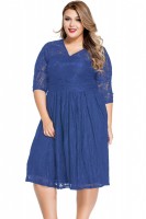 Rozkloszowana sukienka koronkowa 61048 niebiesk